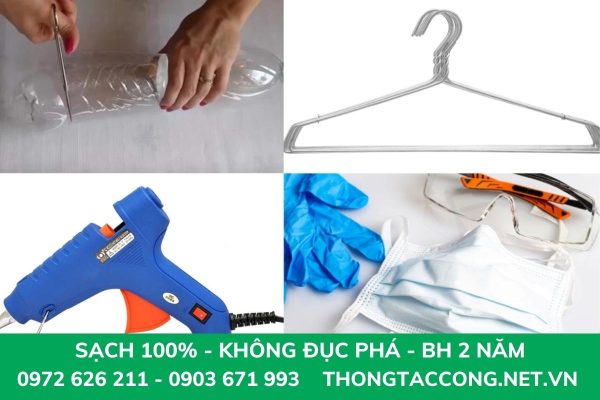 Chuẩn bị dụng cụ trước khi thông tắc bồn cầu bằng chai nhựa
