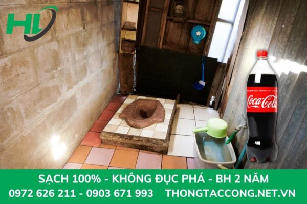 Dùng Coca Cola để thông tắc bồn cầu ngồi xổm