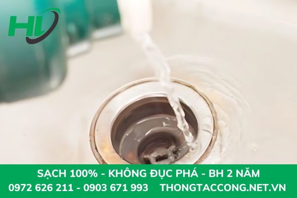 Thông tắc cống bằng giấm và nước sôi nhanh chóng, hiệu quả