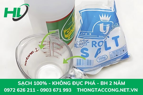 Thông cống bằng giấm và muối đơn giản, hạn chế mùi hôi khó chịu