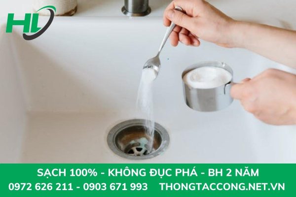 Cách thông tắc bồn rửa bát bằng Baking Soda và muối 