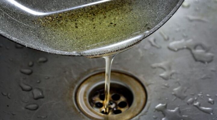 cách thông cống bị tắc mỡ