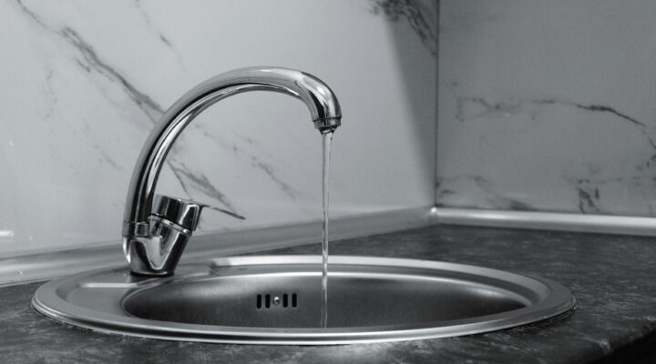 Thông tắc cống thủ công tại nhà